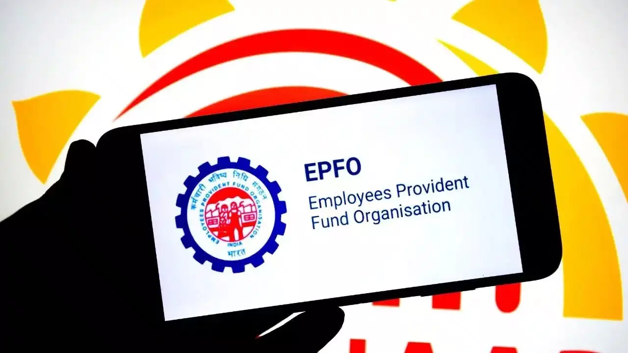 EPFO : సొంత ఇంటి కల కోసం పీఎఫ్ డబ్బులు తీస్తున్నారా? రిటైర్మెంట్ లైఫ్ ప్రమాదంలో పడ్డట్టే EPFO : సొంత ఇంటి కల కోసం పీఎఫ్ డబ్బులు తీస్తున్నారా? రిటైర్మెంట్ లైఫ్ ప్రమాదంలో పడ్డట్టే