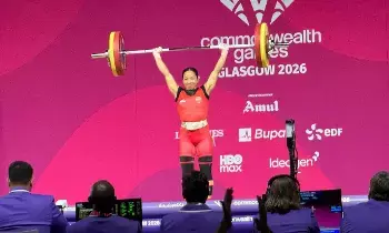 Mirabai Chanu: మీరాబాయి చాను అద్భుత పోరాటం.. కామన్వెల్త్ గేమ్స్లో భారత్కు తొలి స్వర్ణం Mirabai Chanu: మీరాబాయి చాను అద్భుత పోరాటం.. కామన్వెల్త్ గేమ్స్లో భారత్కు తొలి స్వర్ణం