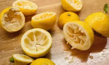 Lemon Peels: నిమ్మ తొక్కలను పడేస్తున్నారా? వెనిగర్తో కలిపి ఇలా చేస్తే ఇంట్లో అద్భుతాలు జరుగుతాయి! Lemon Peels: నిమ్మ తొక్కలను పడేస్తున్నారా? వెనిగర్తో కలిపి ఇలా చేస్తే ఇంట్లో అద్భుతాలు జరుగుతాయి!