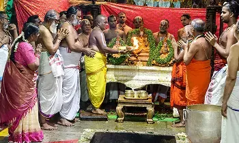 Sri Govindaraja Swamy: కవచ సమర్పణతో వైభవంగా ముగిసిన శ్రీ గోవిందరాజస్వామివారి జ్యేష్ఠాభిషేక మహోత్సవం Sri Govindaraja Swamy: కవచ సమర్పణతో వైభవంగా ముగిసిన శ్రీ గోవిందరాజస్వామివారి జ్యేష్ఠాభిషేక మహోత్సవం