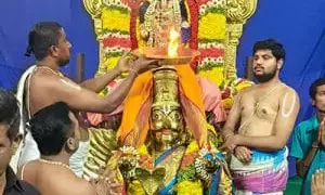 Nandalur Brahmotsavams: నందలూరు బ్రహ్మోత్సవాల్లో ఆధ్యాత్మిక వైభవంగా గరుడ వాహనసేవ Nandalur Brahmotsavams: నందలూరు బ్రహ్మోత్సవాల్లో ఆధ్యాత్మిక వైభవంగా గరుడ వాహనసేవ
