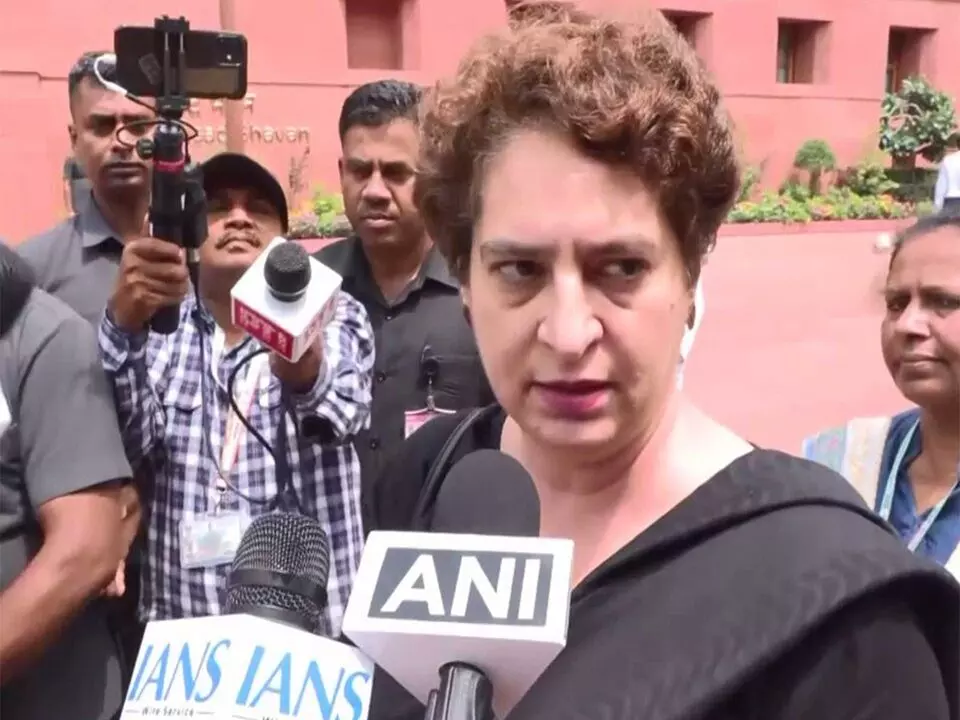 Priyanka Gandhi: ప్రధాన్కు ఘన స్వాగతం.. బీజేపీ ఎంపీల తీరుపై ప్రియాంక గాంధీ ఫైర్ Priyanka Gandhi: ప్రధాన్కు ఘన స్వాగతం.. బీజేపీ ఎంపీల తీరుపై ప్రియాంక గాంధీ ఫైర్