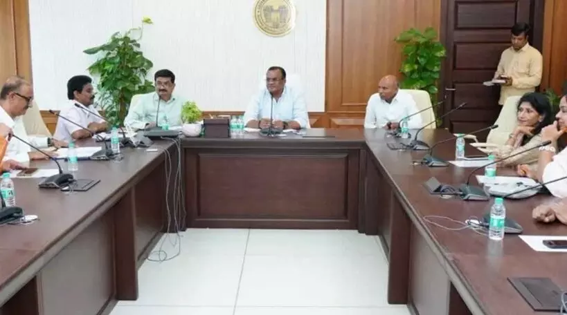 Minister Komatireddy: టీవీ అవార్డులు తెలంగాణ ఆత్మను ప్రతిబింబించాలి.. పేరు, లోగోపై మంత్రి కోమటిరెడ్డి సూచన Minister Komatireddy: టీవీ అవార్డులు తెలంగాణ ఆత్మను ప్రతిబింబించాలి.. పేరు, లోగోపై మంత్రి కోమటిరెడ్డి సూచన