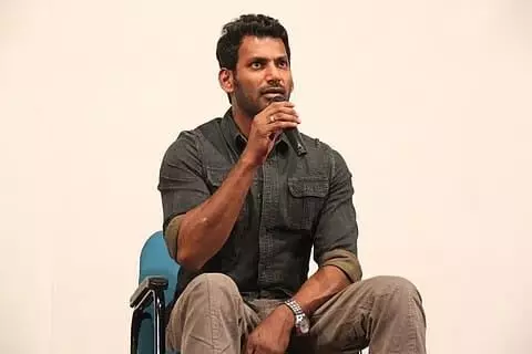 Mass Hero Vishal: కోలీవుడ్లో పొలిటికల్ హీట్.. విజయ్ బాటలో విశాల్? రాజకీయ రంగప్రవేశంపై మాస్ హీరో సంచలన వ్యాఖ్యలు... Mass Hero Vishal: కోలీవుడ్లో పొలిటికల్ హీట్.. విజయ్ బాటలో విశాల్? రాజకీయ రంగప్రవేశంపై మాస్ హీరో సంచలన వ్యాఖ్యలు...