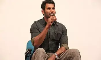 Mass Hero Vishal: కోలీవుడ్లో పొలిటికల్ హీట్.. విజయ్ బాటలో విశాల్? రాజకీయ రంగప్రవేశంపై మాస్ హీరో సంచలన వ్యాఖ్యలు... Mass Hero Vishal: కోలీవుడ్లో పొలిటికల్ హీట్.. విజయ్ బాటలో విశాల్? రాజకీయ రంగప్రవేశంపై మాస్ హీరో సంచలన వ్యాఖ్యలు...