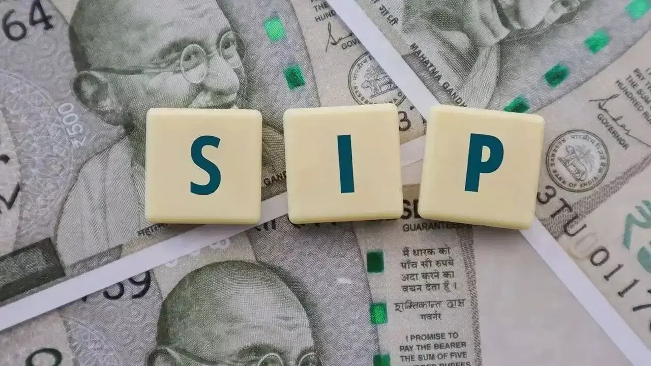 SIP : రూ.50 వేల జీతంతోనూ కోటీశ్వరులు కావచ్చు.. నెలకు రూ.12 వేల SIPతో ఈజీగా రూ.కోటి SIP : రూ.50 వేల జీతంతోనూ కోటీశ్వరులు కావచ్చు.. నెలకు రూ.12 వేల SIPతో ఈజీగా రూ.కోటి