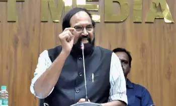 Minister Uttam: కాళేశ్వరంపై కేటీఆర్ మాట్లాడటం సిగ్గుచేటు.. నాసిరకం డిజైన్‌తోనే కూలింది: మంత్రి ఉత్తమ్