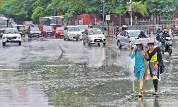 Heavy Rains: తెలంగాణలో ఇవాళ, రేపు భారీ వర్షాలు.. పలు జిల్లాలకు హెచ్చరికలు