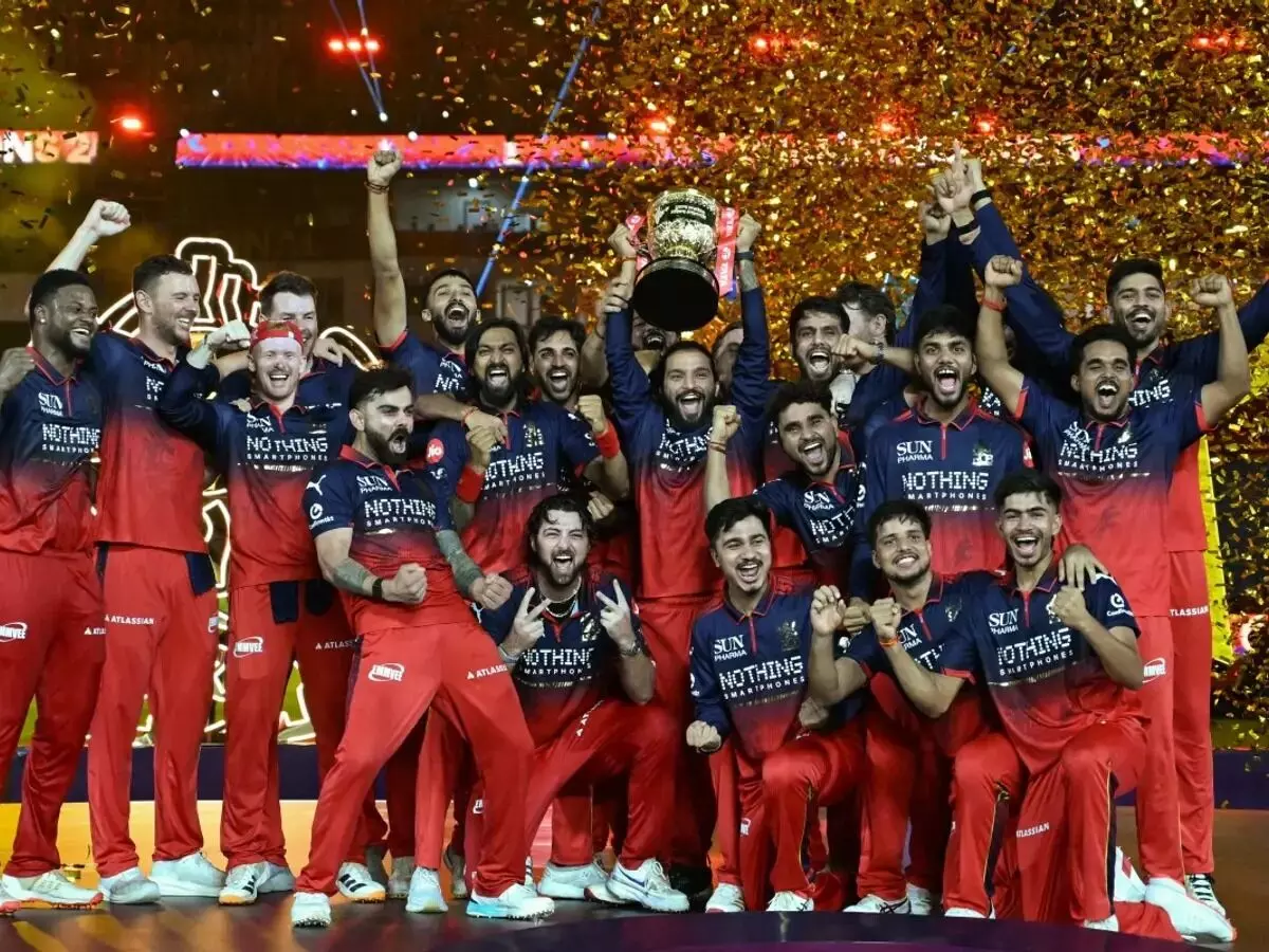 IPL: రికార్డు స్థాయిలో ఐపీఎల్ బ్రాండ్ విలువ.. టాప్ ప్లేస్లో ఆర్సీబీ IPL: రికార్డు స్థాయిలో ఐపీఎల్ బ్రాండ్ విలువ.. టాప్ ప్లేస్లో ఆర్సీబీ