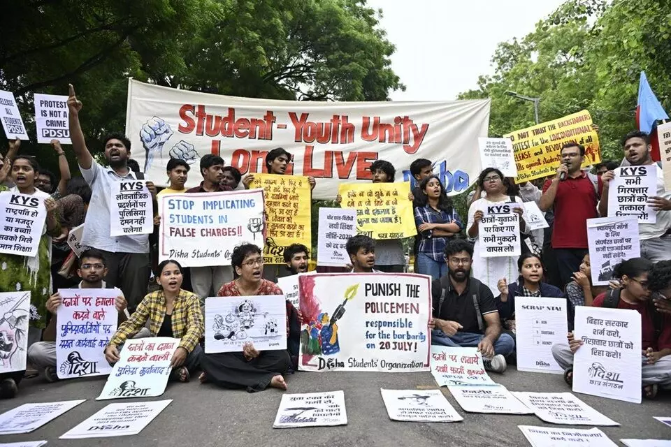 Delhi Government: నీట్ నిరసనకారులపై చట్టపరమైన చర్యలు తీసుకోం: ఢిల్లీ ప్రభుత్వం Delhi Government: నీట్ నిరసనకారులపై చట్టపరమైన చర్యలు తీసుకోం: ఢిల్లీ ప్రభుత్వం