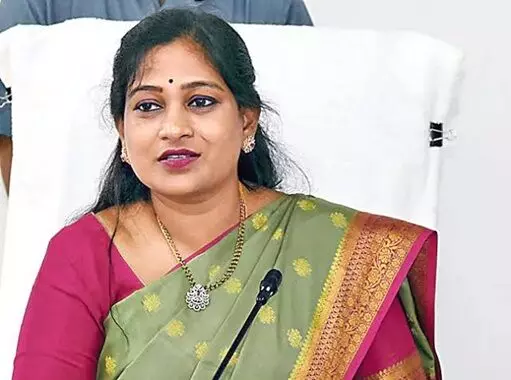 Minister Anitha: అప్పలరాజును కలిసే ఆలోచనే లేదు.. మహిళా ఎస్సైపై దాడికి జగన్ క్షమాపణ చెప్పాలి: మంత్రి అనిత Minister Anitha: అప్పలరాజును కలిసే ఆలోచనే లేదు.. మహిళా ఎస్సైపై దాడికి జగన్ క్షమాపణ చెప్పాలి: మంత్రి అనిత