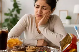 Teeth: మీకు తెలియకుండానే పళ్లను పాడుచేస్తున్న 5 అలవాట్లు Teeth: మీకు తెలియకుండానే పళ్లను పాడుచేస్తున్న 5 అలవాట్లు