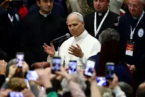 Pope Leo: అమెరికన్ మూలాలు గౌరవిస్తూ.. గ్లోబల్ పాప్గా ముందుకు: పోప్ లియో Pope Leo: అమెరికన్ మూలాలు గౌరవిస్తూ.. గ్లోబల్ పాప్గా ముందుకు: పోప్ లియో