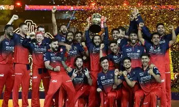 IPL: రికార్డు స్థాయిలో ఐపీఎల్ బ్రాండ్ విలువ.. టాప్ ప్లేస్లో ఆర్సీబీ IPL: రికార్డు స్థాయిలో ఐపీఎల్ బ్రాండ్ విలువ.. టాప్ ప్లేస్లో ఆర్సీబీ