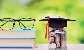 Education Loan : ఫీజులు కట్టలేక తలపట్టుకున్నారా?.. ఇక బ్యాంకర్లే మీ కాలేజీకి వచ్చి లోన్లు ఇచ్చేస్తారు