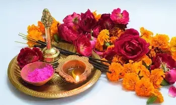 Disposing of Worship Flowers Carelessly: పూజించిన పువ్వులను ఎక్కడ పడితే అక్కడ పడేస్తున్నారా? ఈ తప్పులు అస్సలు చేయకండి.. Disposing of Worship Flowers Carelessly: పూజించిన పువ్వులను ఎక్కడ పడితే అక్కడ పడేస్తున్నారా? ఈ తప్పులు అస్సలు చేయకండి..