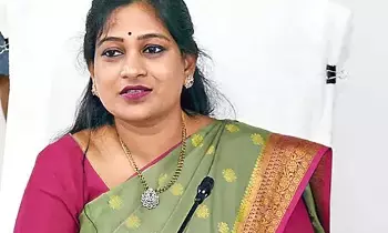 Minister Anitha: అప్పలరాజును కలిసే ఆలోచనే లేదు.. మహిళా ఎస్సైపై దాడికి జగన్ క్షమాపణ చెప్పాలి: మంత్రి అనిత Minister Anitha: అప్పలరాజును కలిసే ఆలోచనే లేదు.. మహిళా ఎస్సైపై దాడికి జగన్ క్షమాపణ చెప్పాలి: మంత్రి అనిత