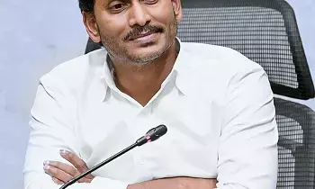 YS Jagan Mohan Reddy: అప్పలరాజుతో జగన్ ములాఖత్ రద్దు.. జైలు వద్ద కుటుంబ సభ్యులను పరామర్శ YS Jagan Mohan Reddy: అప్పలరాజుతో జగన్ ములాఖత్ రద్దు.. జైలు వద్ద కుటుంబ సభ్యులను పరామర్శ