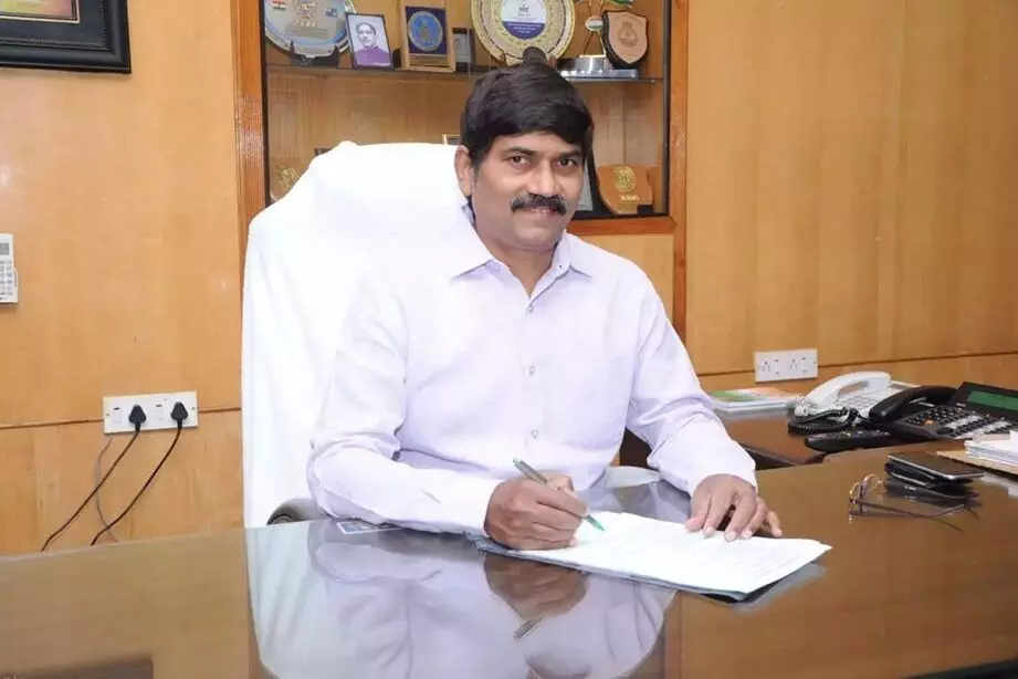 AU Vice-Chancellor Prasada Reddy: ఏయూ మాజీ వీసీ ప్రసాదరెడ్డిపై సస్పెన్షన్ సిఫారసు.. నిధుల దుర్వినియోగంపై విజిలెన్స్ నివేదిక AU Vice-Chancellor Prasada Reddy: ఏయూ మాజీ వీసీ ప్రసాదరెడ్డిపై సస్పెన్షన్ సిఫారసు.. నిధుల దుర్వినియోగంపై విజిలెన్స్ నివేదిక