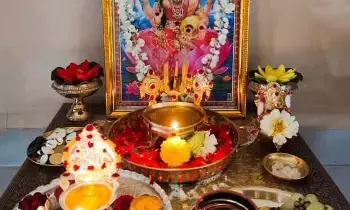 Worshipping Goddess Lakshmi on Friday: శుక్రవారం లక్ష్మీదేవి పూజ చేస్తున్నారా? తెలియక ఈ తప్పులు చేస్తే ఇంట్లో దరిద్రం చుట్టుముడుతుంది.. Worshipping Goddess Lakshmi on Friday: శుక్రవారం లక్ష్మీదేవి పూజ చేస్తున్నారా? తెలియక ఈ తప్పులు చేస్తే ఇంట్లో దరిద్రం చుట్టుముడుతుంది..