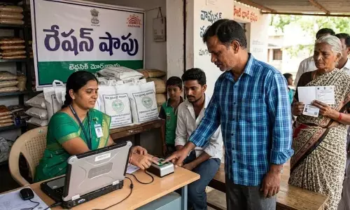Ration Card e-KYC: రేషన్ కార్డుల ఈ-కేవైసీ గడువు ఆగస్టు 31 వరకు పొడిగింపు.. మూడు నెలల రేషన్ ఒకేసారి పంపిణీ Ration Card e-KYC: రేషన్ కార్డుల ఈ-కేవైసీ గడువు ఆగస్టు 31 వరకు పొడిగింపు.. మూడు నెలల రేషన్ ఒకేసారి పంపిణీ