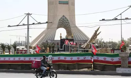Iran: కువైట్లోని అమెరికా సైనిక స్థావరంపై డ్రోన్ దాడి చేశామని ఇరాన్ ప్రకటన.. ఖండించిన అమెరికా Iran: కువైట్లోని అమెరికా సైనిక స్థావరంపై డ్రోన్ దాడి చేశామని ఇరాన్ ప్రకటన.. ఖండించిన అమెరికా