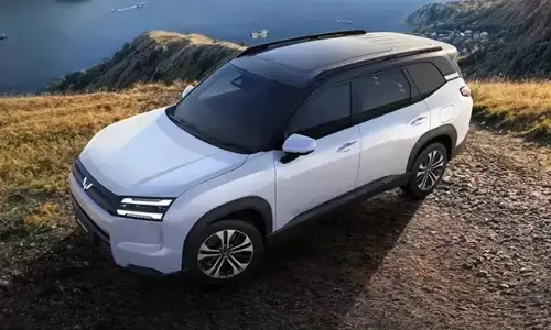 MG Hector Hawk : ఒకే ఛార్జ్తో 530 కి.మీ.. అదిరిపోయే ఫీచర్లతో రోడ్లపైకి రాబోతున్న ఎంజీ హెక్టర్ హ్యాక్ MG Hector Hawk : ఒకే ఛార్జ్తో 530 కి.మీ.. అదిరిపోయే ఫీచర్లతో రోడ్లపైకి రాబోతున్న ఎంజీ హెక్టర్ హ్యాక్