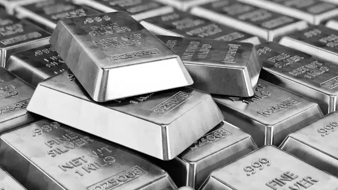 Silver Price : ఏకంగా 23% పడిపోయిన వెండి ధరలు.. ఇప్పుడు కొనడం మంచిదేనా, లేక ఆగాలా? Silver Price : ఏకంగా 23% పడిపోయిన వెండి ధరలు.. ఇప్పుడు కొనడం మంచిదేనా, లేక ఆగాలా?