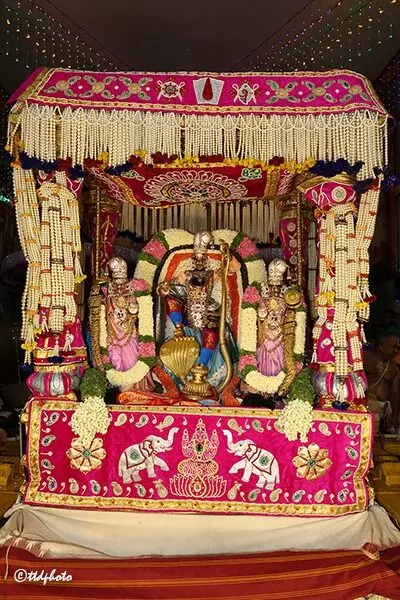 Srivari Brahmotsavam: శ్రీవారి బ్రహ్మోత్సవాలకు తిరుపతిలో పకడ్బందీ ఏర్పాట్లు Srivari Brahmotsavam: శ్రీవారి బ్రహ్మోత్సవాలకు తిరుపతిలో పకడ్బందీ ఏర్పాట్లు
