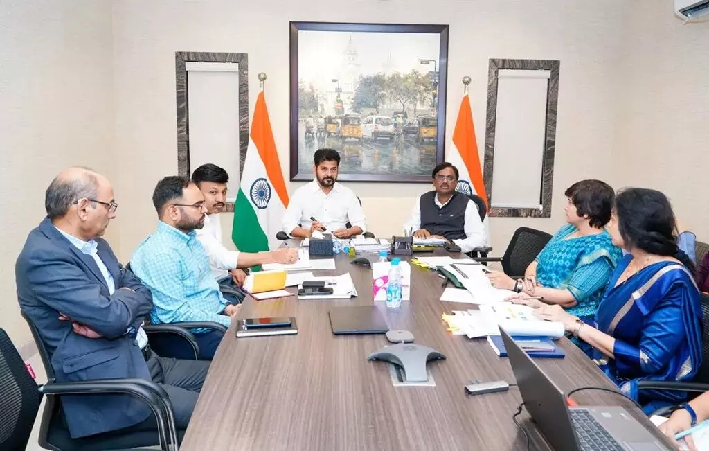 CM Revanth Reddy: బ్లూకాలర్ శిక్షణార్థులకు ఉపకారవేతనాలు… సీఎం రేవంత్ ఆదేశం CM Revanth Reddy: బ్లూకాలర్ శిక్షణార్థులకు ఉపకారవేతనాలు… సీఎం రేవంత్ ఆదేశం