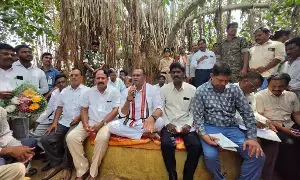 Komatireddy Fires Back: కోమటిరెడ్డి ఫైర్: “నాపై కోపం సొరంగంపై చూపారు.. కేసీఆర్, కేటీఆర్ క్షమాపణ చెప్పాలి” Komatireddy Fires Back: కోమటిరెడ్డి ఫైర్: “నాపై కోపం సొరంగంపై చూపారు.. కేసీఆర్, కేటీఆర్ క్షమాపణ చెప్పాలి”