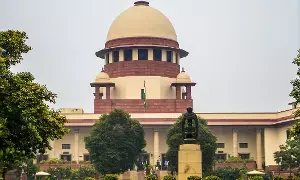 Centre Tells Supreme Court: జాతీయత ధృవీకరణ లేకుండా విదేశీయుల బహిష్కరణ సాధ్యం కాదు: కేంద్రం సుప్రీంకోర్టుకు Centre Tells Supreme Court: జాతీయత ధృవీకరణ లేకుండా విదేశీయుల బహిష్కరణ సాధ్యం కాదు: కేంద్రం సుప్రీంకోర్టుకు