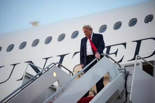 Trump: ట్రంప్ ఇరాన్పై దాడులు రద్దు చేసినట్లు ప్రకటన... హార్మజ్ జలసంధి తెరవడానికి ఒప్పందం పురోగతి Trump: ట్రంప్ ఇరాన్పై దాడులు రద్దు చేసినట్లు ప్రకటన... హార్మజ్ జలసంధి తెరవడానికి ఒప్పందం పురోగతి