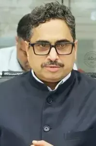 CS Sanjay Jaju: ప్రభుత్వ కార్యాలయాలన్నింటికీ టీ-ఫైబర్ తప్పనిసరి.. సీఎస్ సంజయ్ జాజు ఆదేశాలు CS Sanjay Jaju: ప్రభుత్వ కార్యాలయాలన్నింటికీ టీ-ఫైబర్ తప్పనిసరి.. సీఎస్ సంజయ్ జాజు ఆదేశాలు