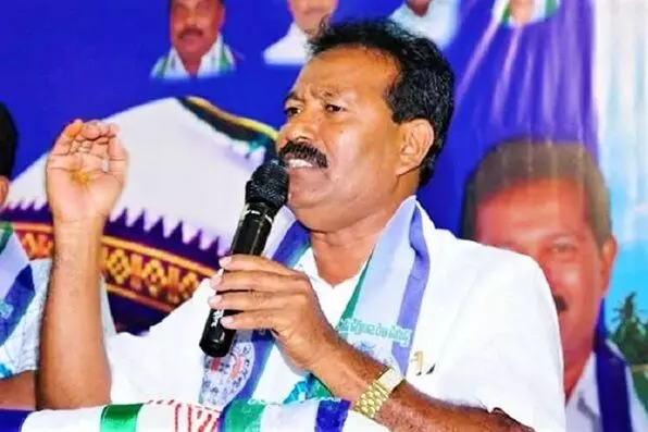 Former YSRCP MLA Mustafa: కిడ్నాప్ కేసులో పరారీలో ఉన్న వైసీపీ మాజీ ఎమ్మెల్యే ముస్తఫా గుజరాత్లో అరెస్ట్ Former YSRCP MLA Mustafa: కిడ్నాప్ కేసులో పరారీలో ఉన్న వైసీపీ మాజీ ఎమ్మెల్యే ముస్తఫా గుజరాత్లో అరెస్ట్