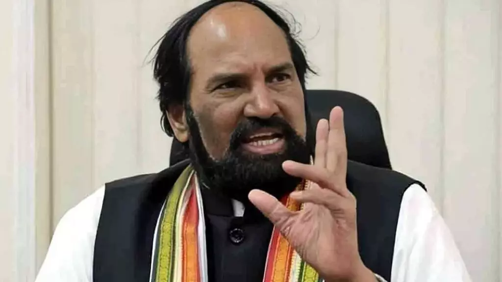 Minister Uttam Kumar Reddy: ధాన్య నిల్వలు, సీఎంఆర్లో సంస్కరణలు: మంత్రి ఉత్తమ్కుమార్రెడ్డి కీలక చర్యలు Minister Uttam Kumar Reddy: ధాన్య నిల్వలు, సీఎంఆర్లో సంస్కరణలు: మంత్రి ఉత్తమ్కుమార్రెడ్డి కీలక చర్యలు