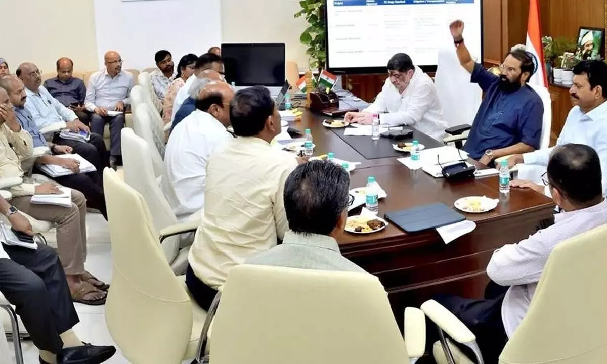 Irrigation Minister Uttam Kumar Reddy: 6 నెలల్లో పర్యావరణ అనుమతులు సాధించాలి.. పాలమూరు, సీతారామ, డిండి, గౌరవెల్లి ప్రాజెక్టులకు ప్రాధాన్యం Irrigation Minister Uttam Kumar Reddy: 6 నెలల్లో పర్యావరణ అనుమతులు సాధించాలి.. పాలమూరు, సీతారామ, డిండి, గౌరవెల్లి ప్రాజెక్టులకు ప్రాధాన్యం