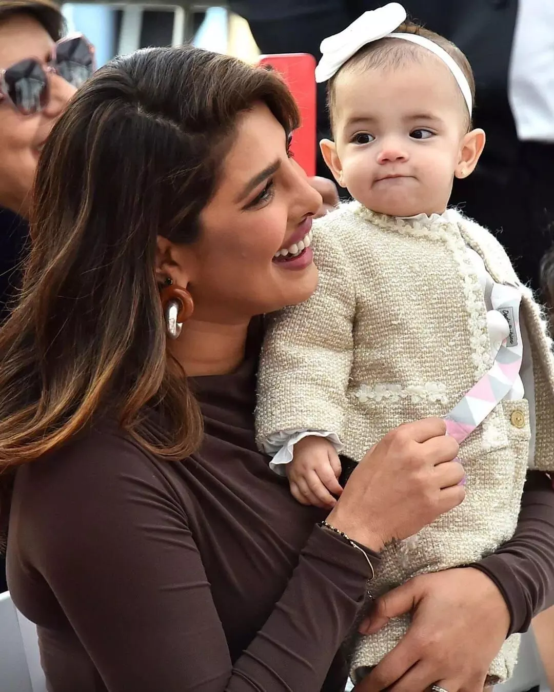 Priyanka Chopra: కూతురికి శ్లోకాలు నేర్పిస్తూ..ప్రియాంక చోప్రా క్యూట్ వీడియో వైరల్.. Priyanka Chopra: కూతురికి శ్లోకాలు నేర్పిస్తూ..ప్రియాంక చోప్రా క్యూట్ వీడియో వైరల్..