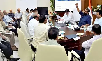 Irrigation Minister Uttam Kumar Reddy: 6 నెలల్లో పర్యావరణ అనుమతులు సాధించాలి.. పాలమూరు, సీతారామ, డిండి, గౌరవెల్లి ప్రాజెక్టులకు ప్రాధాన్యం