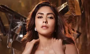 Mrunal Thakur: డీప్ఫేక్ చిత్రాలపై మృణాళ్ ఠాకూర్ ఆగ్రహం Mrunal Thakur: డీప్ఫేక్ చిత్రాలపై మృణాళ్ ఠాకూర్ ఆగ్రహం