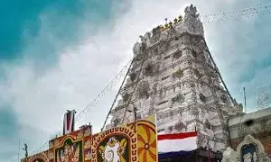 Tirumala Tirupati Devasthanams (TTD): ఆగస్టు 17 నుంచి 19 వరకు టీటీడీలో వస్త్రాల ఈ–వేలం Tirumala Tirupati Devasthanams (TTD): ఆగస్టు 17 నుంచి 19 వరకు టీటీడీలో వస్త్రాల ఈ–వేలం