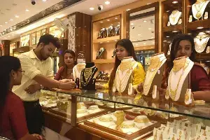 Digital Gold : బంగారం అంటే కేవలం నగలు కాదంటున్న కుర్రకారు.. డిజిటల్ గోల్డ్ వైపే Gen Z మొగ్గు Digital Gold : బంగారం అంటే కేవలం నగలు కాదంటున్న కుర్రకారు.. డిజిటల్ గోల్డ్ వైపే Gen Z మొగ్గు
