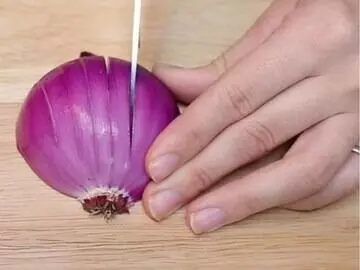 Onions Make You Cry: ఉల్లిపాయ కోస్తే కన్నీళ్లు ఎందుకు? Onions Make You Cry: ఉల్లిపాయ కోస్తే కన్నీళ్లు ఎందుకు?