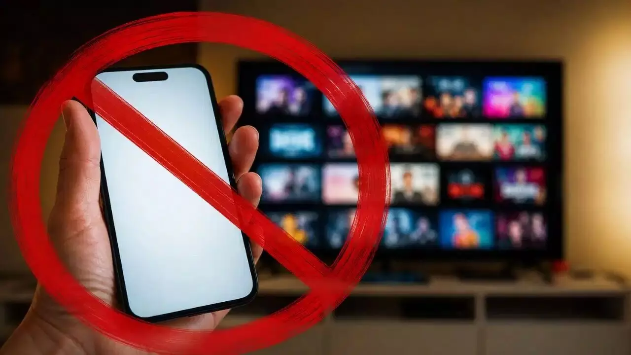 OTT Ban : అశ్లీల కంటెంట్పై కేంద్రం ఉక్కుపాదం.. రెండేళ్లలో 50 ఓటీటీ ప్లాట్ఫామ్లు బ్యాన్ OTT Ban : అశ్లీల కంటెంట్పై కేంద్రం ఉక్కుపాదం.. రెండేళ్లలో 50 ఓటీటీ ప్లాట్ఫామ్లు బ్యాన్