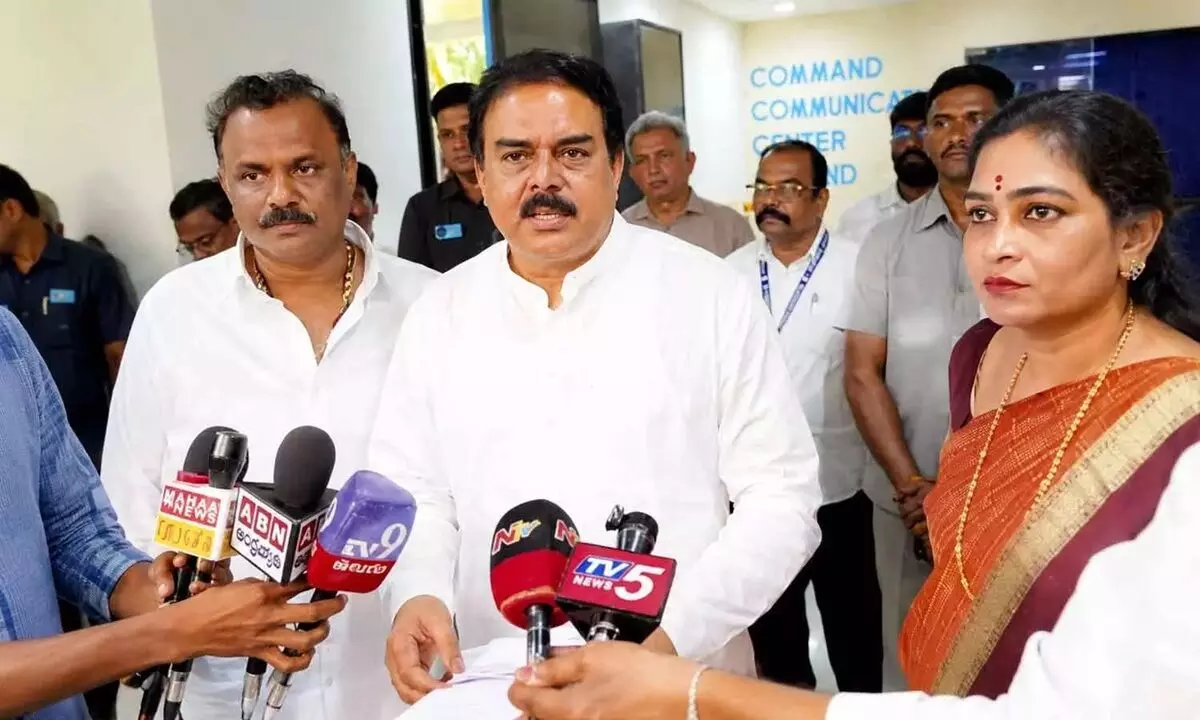 Minister Nadendla Manohar: అగ్రిగోల్డ్ బాధితులకు న్యాయం.. 6,330 ఎకరాల భూములు వేలానికి సిద్ధం Minister Nadendla Manohar: అగ్రిగోల్డ్ బాధితులకు న్యాయం.. 6,330 ఎకరాల భూములు వేలానికి సిద్ధం