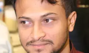 Shakib Al Hasan: హసీనా ప్రెస్మీట్లో పాల్గొన్న తర్వాత షకీబ్ ఇంటిపై పెట్రోల్ బాంబు దాడి Shakib Al Hasan: హసీనా ప్రెస్మీట్లో పాల్గొన్న తర్వాత షకీబ్ ఇంటిపై పెట్రోల్ బాంబు దాడి