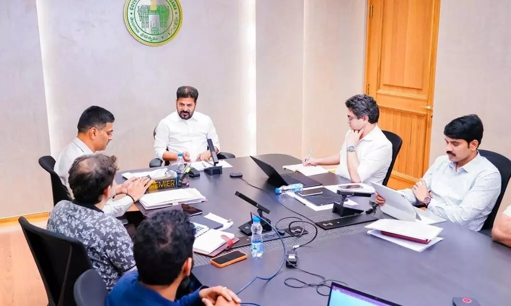 CM Revanth Reddy: ఓఆర్ఆర్ నిర్వహణలో లోపాలపై సీఎం రేవంత్రెడ్డి ఆగ్రహం! కాంట్రాక్టర్ నిర్లక్ష్యంతో ఎక్కడికక్కడ నిలిచిపోతున్న వాహనాలు.. ప్రమాదాలకు దారితీస్తున్న పరిస్థితి CM Revanth Reddy: ఓఆర్ఆర్ నిర్వహణలో లోపాలపై సీఎం రేవంత్రెడ్డి ఆగ్రహం! కాంట్రాక్టర్ నిర్లక్ష్యంతో ఎక్కడికక్కడ నిలిచిపోతున్న వాహనాలు.. ప్రమాదాలకు దారితీస్తున్న పరిస్థితి