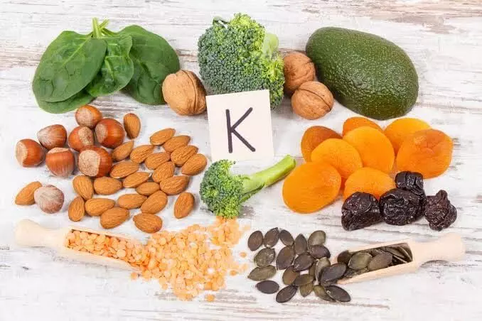 Vitamin K Deficiency: శరీరం ఈ సంకేతాలు ఇస్తుందా? విటమిన్-K లోపం కావచ్చు.. నిర్లక్ష్యం చేయకండి.. Vitamin K Deficiency: శరీరం ఈ సంకేతాలు ఇస్తుందా? విటమిన్-K లోపం కావచ్చు.. నిర్లక్ష్యం చేయకండి..