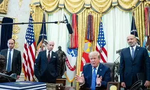 US President Donald Trump: ట్రంప్‌ కొత్త ఎగ్జిక్యూటివ్‌ ఆదేశాలు: బర్త్‌రైట్‌ సిటిజన్‌షిప్‌పై ఆంక్షలు – బర్త్‌ టూరిజంపై కూడా నిషేధం
