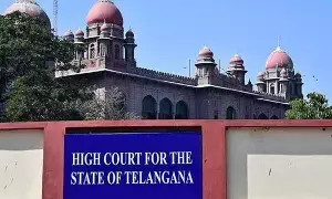 High Court: ఉచిత పథకాల అమలుపై హైకోర్టు ప్రశ్నలు.. ఐఏఎస్ సందీప్ సుల్తానియాపై కీలక వ్యాఖ్యలు High Court: ఉచిత పథకాల అమలుపై హైకోర్టు ప్రశ్నలు.. ఐఏఎస్ సందీప్ సుల్తానియాపై కీలక వ్యాఖ్యలు